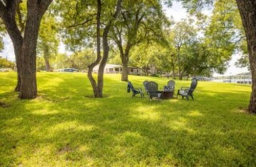 Burnet Condo | Condo 17, Beautiful Lake View