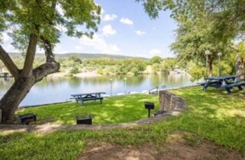 Burnet Condo | Condo 18, Beautiful Lake View