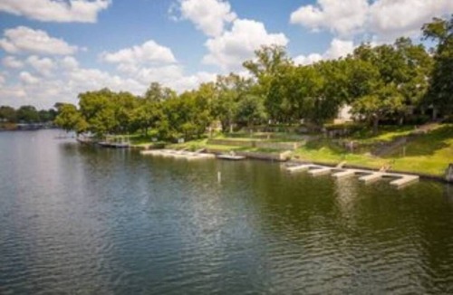 Burnet Condo | Condo 19, Beautiful Lake View