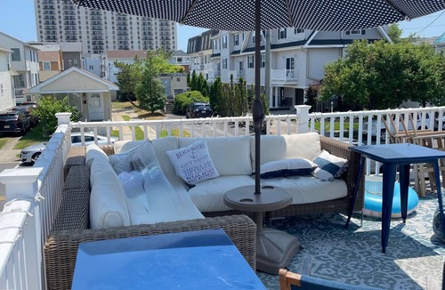 Margate City Condo | CONDO 2 BEDRM, EXPANSIVE PRIVATE DECK! WALKABLE to all HOT SPOTS w/POOL