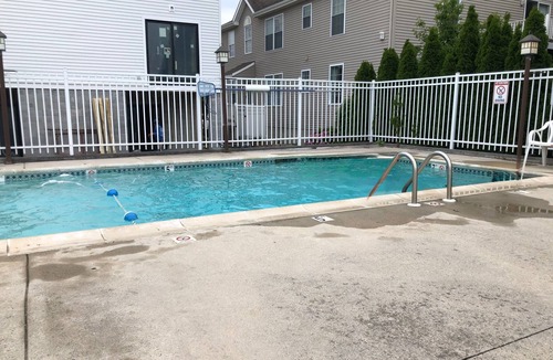 Margate City Condo | CONDO 2 BEDRM, EXPANSIVE PRIVATE DECK! WALKABLE to all HOT SPOTS w/POOL