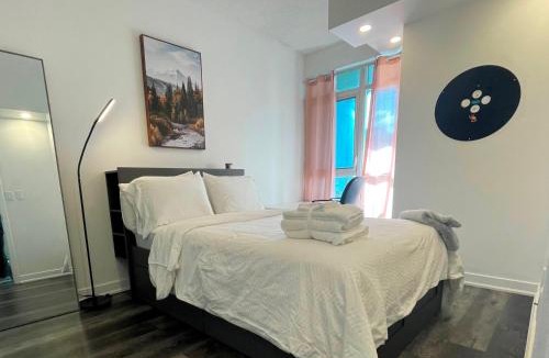 CityPlace Apartment | Condo 2 Bedroom with Balcony Iceboat Terrace Downtown Toronto
