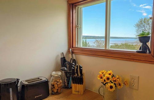 Ste Anne de Beaupre Apartment | Condo 2 - Bord de l'eau, SPA, Barbecue & Foyer