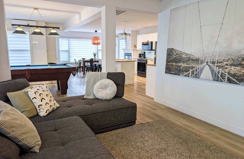 Ste Anne de Beaupre Apartment | Condo #3 | 2 min from the waterfront | Billiards & BBQ