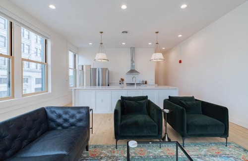 Marion Condo | Condo A Gallery Suite - Downtown Marion