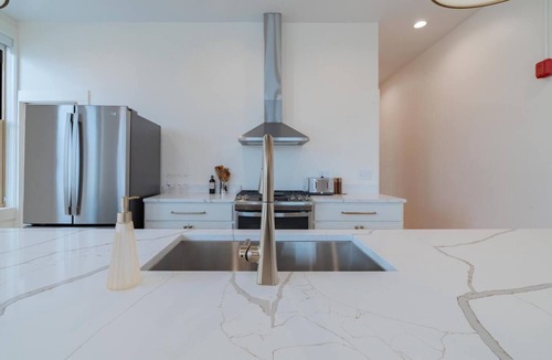 Marion Condo | Condo A Gallery Suite - Downtown Marion