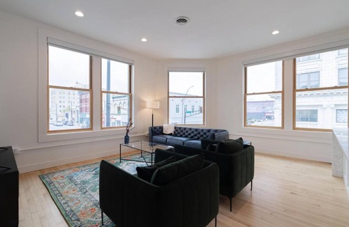 Van Buren House | 'Condo A' Gallery Suite - Downtown Marion