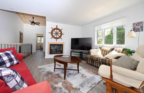 Isle aux Coudres Apartment | Condo Bord de fleuve Piscine - Les Voitures d'Eau