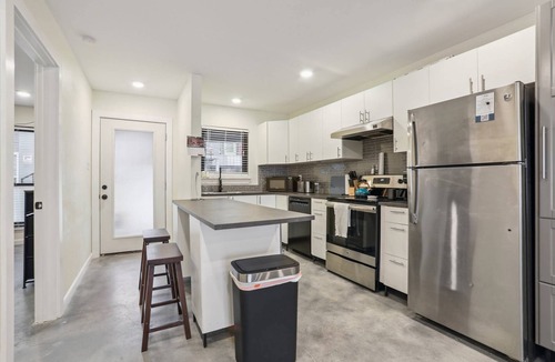 North Loop Condo | Condo by the Domain and Downtown with Pool, Luxe Beds, Stocked Kitchen, Dog Park & Covered Patio