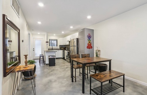 North Loop Condo | Condo by the Domain and Downtown with Pool, Luxe Beds, Stocked Kitchen, Dog Park & Covered Patio