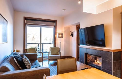 Lac Superieur Village House | Condo by the Lake - Mountain View & Resort