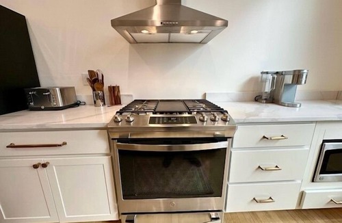 Marion Condo | Condo C - Gallery Suites Downtown Marion