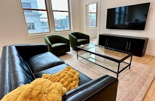 Marion Condo | Condo C - Gallery Suites Downtown Marion