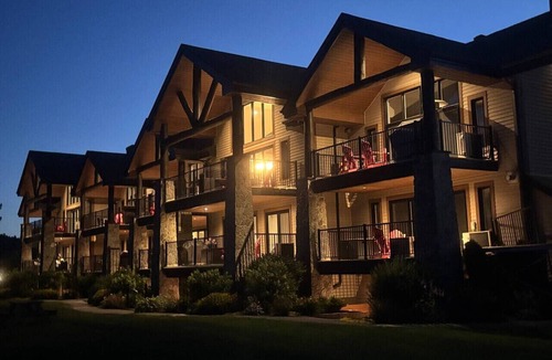 Saint-Sauveur Apartment | Condo de luxe au pied de la montagne