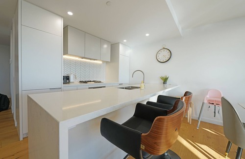 Box Hill Apartment | Condo Exceptional 3BR