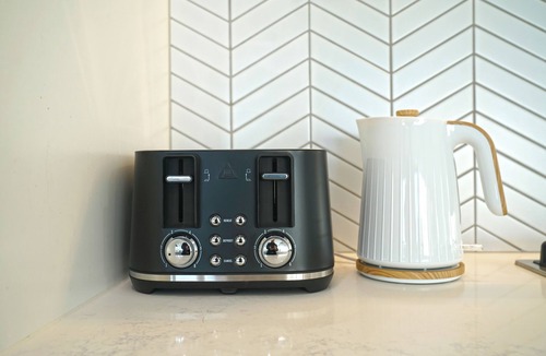 Box Hill Apartment | Condo Exceptional 3BR