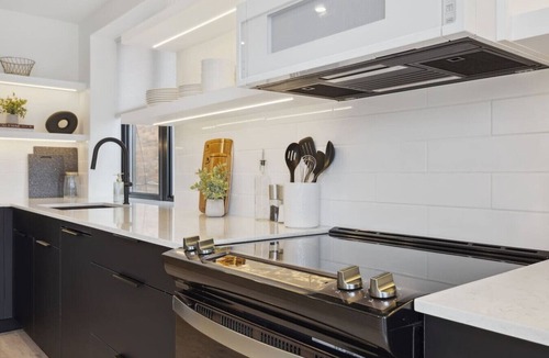 Collingwood Condo | Condo for 4 Overlooking Downtown Collingwood