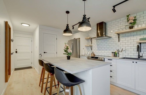 Bromont Apartment | Condo in a building suite 203