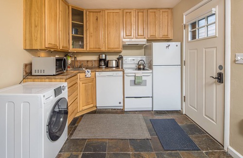 Big Sky Condo | Condo in Big Sky Resort Mountain Village, close to slopes - Hill Condo Studio