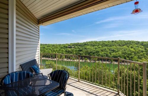Kimberling City House | Condo in Lakefront Resort w/Pool! Ozarks Getaway