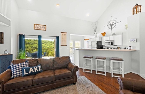 Kimberling City House | Condo in Lakefront Resort w/Pool! Ozarks Getaway