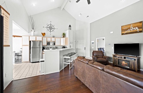 Kimberling City House | Condo in Lakefront Resort w/Pool! Ozarks Getaway