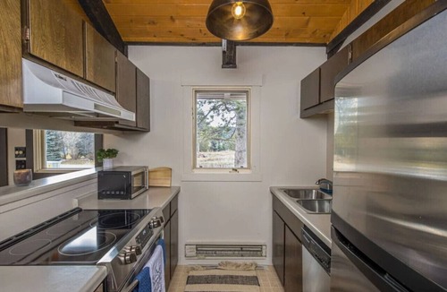 Big Sky Meadow Village Condo | Condo Near Skiing w/Fireplace & Indoor Pool/Suana