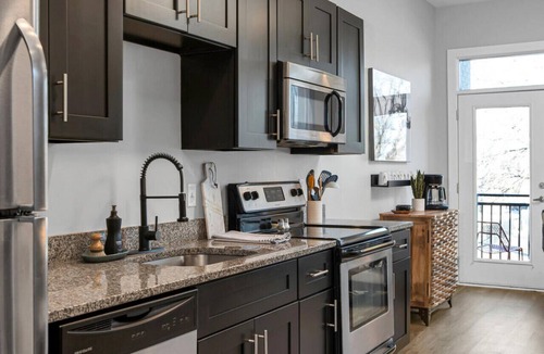 Hillsboro Village Condo | Condo Near Vanderbilt, Belmont, Music Row + Free Parking