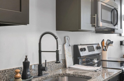 Hillsboro Village Condo | Condo Near Vanderbilt, Belmont, Music Row + Free Parking