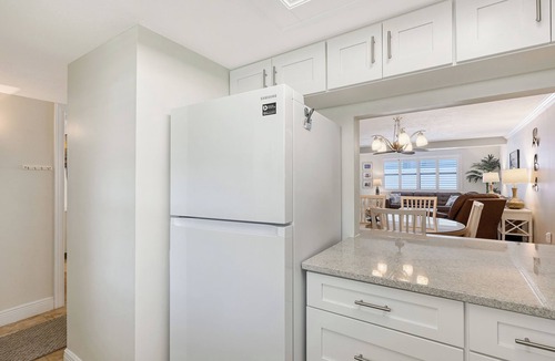 Siesta Key Condo | Condo on Siesta Key/Crescent Beach. Steps to ocean and many shops/activities!