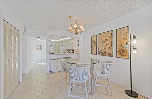 Marco Island Condo | Condo Overlooking Clam Bay | Pool & Beach Access