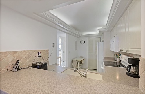 Marco Island Condo | Condo Overlooking Clam Bay | Pool & Beach Access