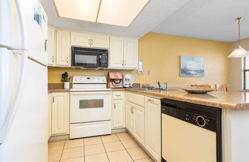 Orange Beach East Condo | Condo Steps from the Beach w/Balcony, WiFi, Central AC & Shared Pools