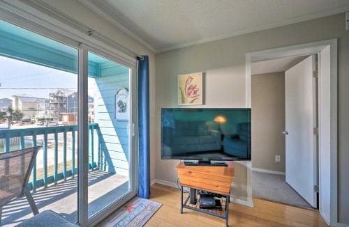 North Carolina Coast House | Condo w/Balcony & Pool: Walk to 2 Beach Accesses!