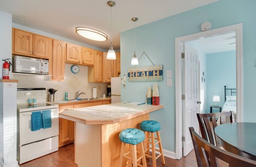 Madeira Beach Apartment | Condo w/Community Pool - Walk to Madeira Beach!
