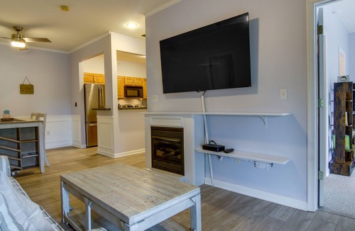 Rehoboth Beach Condo | Condo w/Pool Access ~ 2 Mi to Rehoboth Beach!
