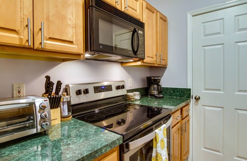 Rehoboth Beach Condo | Condo w/Pool Access ~ 2 Mi to Rehoboth Beach!