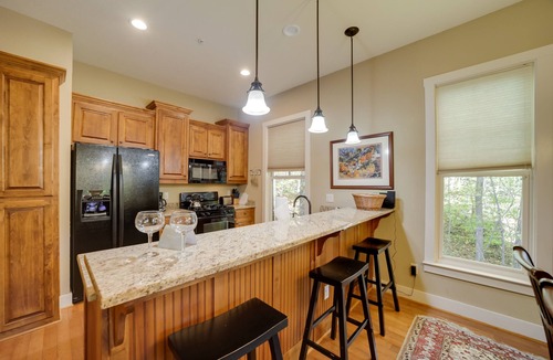 Bear Lake Reserve Condo | Condo w/Pool & Beach Access in Bear Lake Reserve!
