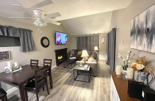 Porterville Condo | Condo walking distance to Restaurants and Shopping