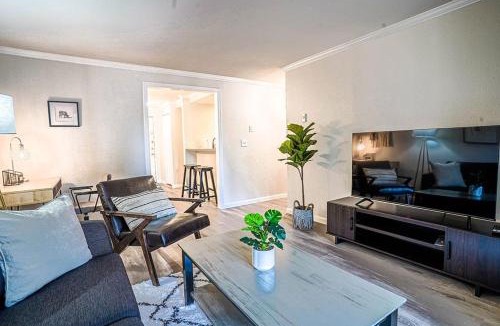 Bridle Trails House | Condo with king bed, walk to Microsoft & park