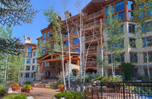 Beaver Creek Condo | Condo with ski-in/ski-out access with a Fireplace
