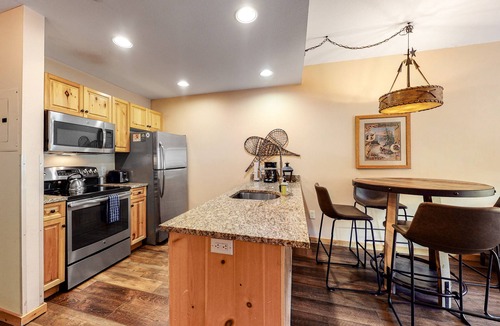 Copper Mountain Village Condo | Condo with ski view, hot tub, tennis, & fitness room - walk to lifts
