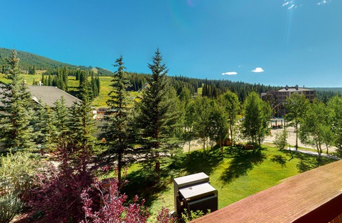 Copper Mountain Village Condo | Condo with ski view, hot tub, tennis, & fitness room - walk to lifts