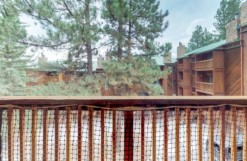Angel Fire Condo | Condo with WiFi & fire - walk to Chile Express Lift