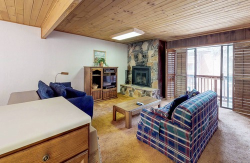 Angel Fire Condo | Condo with WiFi & fire - walk to Chile Express Lift