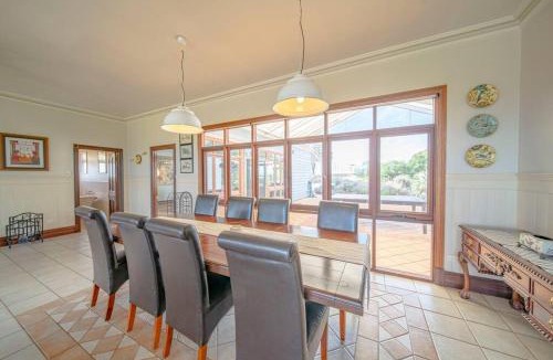 Maslin Beach Villa | Condor Estate Spacious with Vineyard & Fireplace