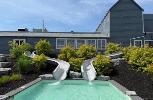 Beaupre Apartment | Condos Vacances MSA 2CH - incluant piscine et spas extérieurs OUVERTS À L'ANNÉE!