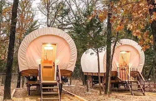Valley View Cabin | Conestoga Wagon 1 - experience wild west luxury meets wildlife encounters!