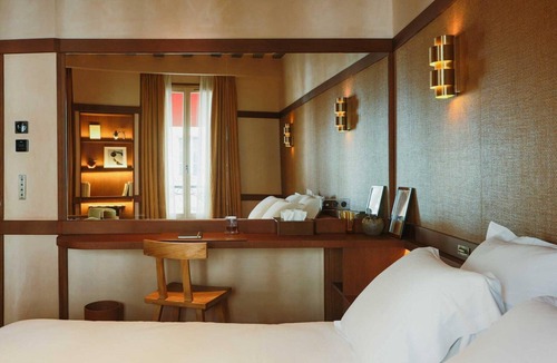 Les Halles Hotel | Confidential Suite 6, a stone's throw from the Louvre