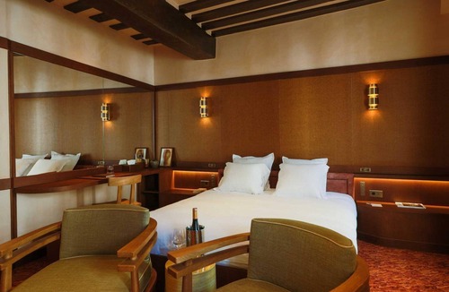 Les Halles Hotel | Confidential Suite 6, a stone's throw from the Louvre